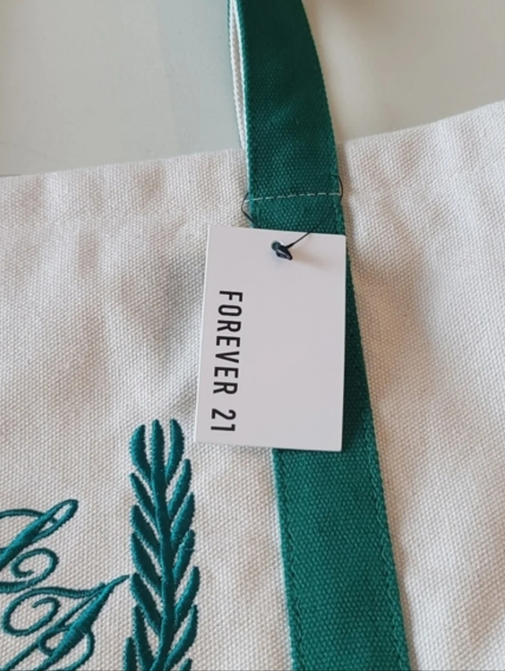 🆕️ Forever 21 Two Tone Embroidered LA Tote Bag